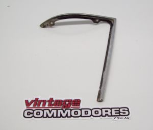 VH SLE TURN SIGNAL LAMP MOULDING LEFT HAND FRONT FENDER CHROME GM 92012294