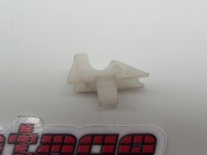 VB VC VH VK HEADLIGHT CLAMP LOWER GM 90045641