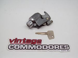 VB VC VH VK VL WAGON TAIL GATE LOCK BARREL HOUSING AND KEY GM 92000416