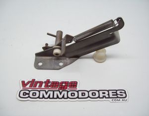 VC VH VK ACCELERATOR CONTROL CABLE BRACKET GM 92006788