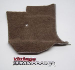 VL RIGHT HAND KICK PANEL TRIM ASSEMBLY BERLINA CALAIS SANDALWOOD 65i GM 92029358LZ