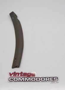 VK CALAIS RIGHT HAND REAR QUARTER DOG LEG BODY MOULDING GM 92018363