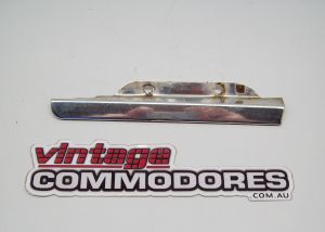 VB VC VH SEDAN RIGHT HAND REAR QUARTER VENTILATION GRILLE CHROME MOULDING GM 90045850