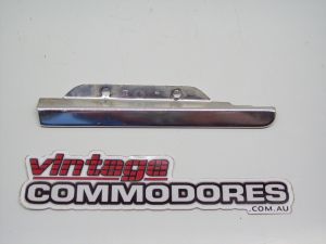 VB VC VH SEDAN LEFT HAND REAR QUARTER VENTILATION GRILLE CHROME MOULDING GM 90045849