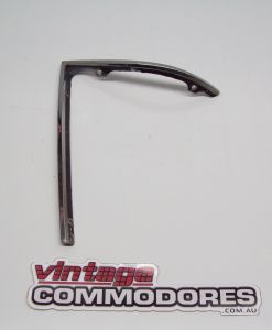 VH SLE TURN SIGNAL LAMP MOULDING RIGHT HAND FRONT FENDER CHROME GM 92012293