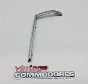 VH SLE TAIL LAMP REVEAL MOULDING LEFT HAND REAR QUARTER CHROME GM 92012304