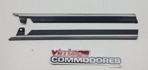 VK SEDAN REAR QUARTER GLASS REVEAL MOULDINGS PAIR (X2) GM 92018365 GM 92018366