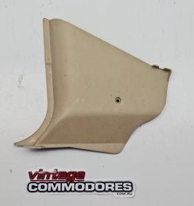 VL LEFT HAND KICK PANEL TRIM ASSEMBLY SANDALWOOD 65i GM 92025691MA