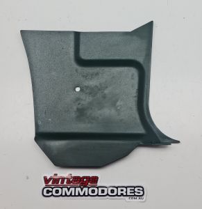 VH RIGHT HAND KICK PANEL TRIM ASSEMBLY GREEN 37i GM 92003654HD