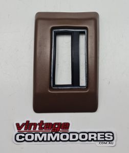 VH VK AUTOMATIC SHIFTER SURROUND OYSTER 63i GM 92001409HR