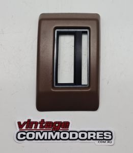 VH VK AUTOMATIC SHIFTER SURROUND OYSTER 63i GM 92001409HR