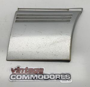 VK CALAIS RIGHT HAND FRONT FENDER LOWER MOULDING GM 92020298G