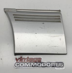 VK CALAIS LEFT HAND FRONT FENDER LOWER MOULDING GM 92020299A