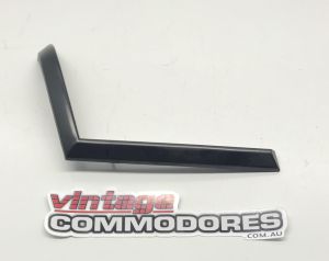 VK LEFT HAND REAR TAIL LIGHT REVEAL MOULDING GM 92020404