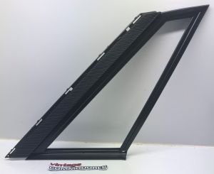 VL SEDAN RIGHT HAND REAR QUARTER VENT GRILLE MOULDING GM 92024598