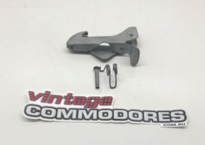 VL BONNET CATCH WITH SPRING AND RIVET GM 3465762