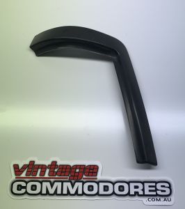 VL RIGHT HAND TAIL LIGHT REVEAL MOULDING GM 92024452