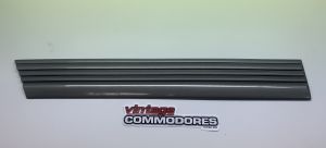 VK RIGHT HAND REAR DOOR MOULDING GM 92018242