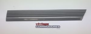 VK LEFT HAND REAR DOOR MOULDING GM 92018243