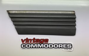 VK LEFT HAND FRONT FENDER MOULDING GM 92018344