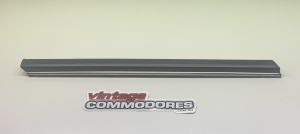VB SEDAN LEFT HAND REAR QUARTER PANEL MOULDING GM 90045319