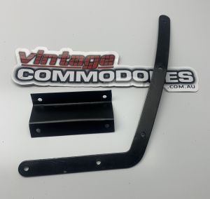 VB VC VH SEDAN RIGHT HAND REAR MUD FLAP BRACKET AND RETAINER GM 92004276