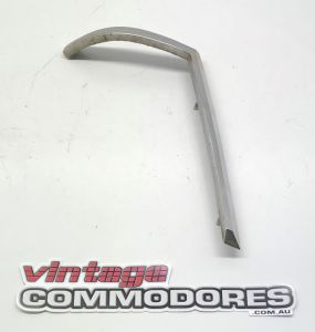VH SLE TAIL LAMP REVEAL MOULDING RIGHT HAND REAR QUARTER CHROME GM 92012303