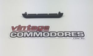 VK VL REAR SEAT BELT GUIDE - PARCEL SHELF(RECTRACTABLE BELTS ONLY) GM 92020019