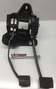 VL RB30 TURBO 6CYL MANUAL PEDAL BOX ASSEMBLY GM 92022895