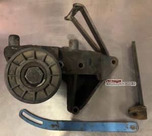 VK VL V8 AIR CONDITIONING COMPRESSOR AND ALTENATOR TO BLOCK BRACKET AND IDLER PULLEY GM VS 16379