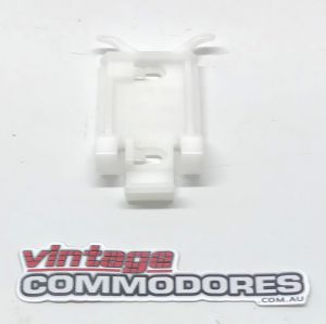 NOS VL CALAIS SIDE SKIRT CLIP GM 90062798