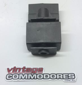 NOS VK VL WAGON REAR BUMPER BAR FACIA SIDE BRACKET ASSEMBLY GM 92019257