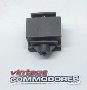 NOS VK VL SEDAN REAR BUMPER BAR FACIA SIDE BRACKET ASSEMBLY GM 92018812