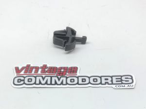 NOS VL FRONT BUMPER CENTER MOULDING RETAINING CLIPS GM 92017711