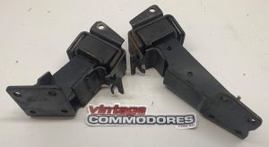 VL RB30 ENGINE MOUNTING BRACKET PAIR GM 92023700(L) GM 92023701(R)