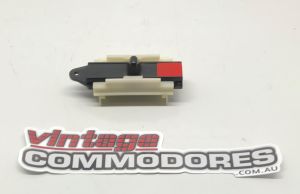 VK VL RIGHT HAND REAR DOOR LOCKING SLIDER ASSEMBLY GM 92024539