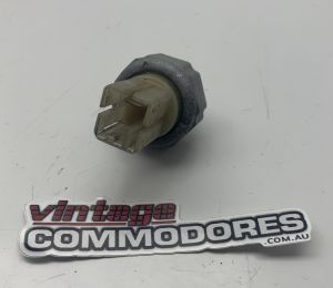 VL OIL PRESSURE WARNING LIGHT SWITCH 1 PIN GM 2524089915