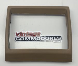 VB VC INSTRUMENT PANEL CENTER RADIO SURROUND BUCKSKIN 63i GM 92004677GA