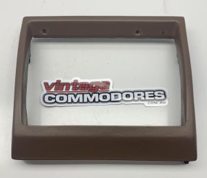 VH INSTRUMENT PANEL CENTER RADIO SURROUND OYSTER 63i GM 92004677HR