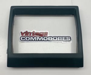 VH INSTRUMENT PANEL CENTER RADIO SURROUND GREEN 39i GM 92004677HDC