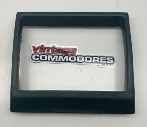 VH INSTRUMENT PANEL CENTER RADIO SURROUND GREEN 39i GM 92004677HDB