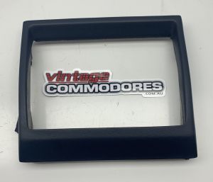 VH INSTRUMENT PANEL CENTER RADIO SURROUND BLUE 29i GM 92004677HCA