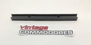 VK VL REAR DOOR REAR GLASS RUBBER LOWER CHANNEL GM 03466598