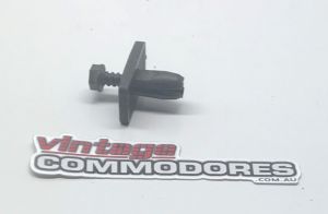 VB VC VH VK VL TRIM TO INSTRUMENT PANEL FASTENER GM SP3467