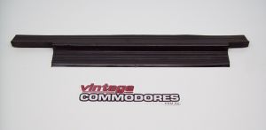 VB VC VH VK RIGHT HAND REAR DOOR SCUFF PLATE BLACK GM 90081434