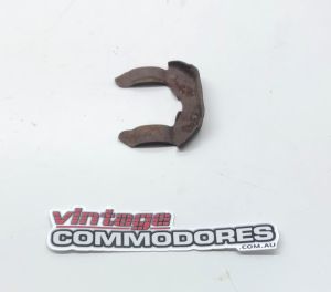 VK VL DOOR LOCK CYLINDER RETAINER GM 90069940