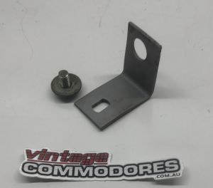 VL 6 CYL RB30 3.0L AIR CLEANER DUCT BRACKET GM 92031151